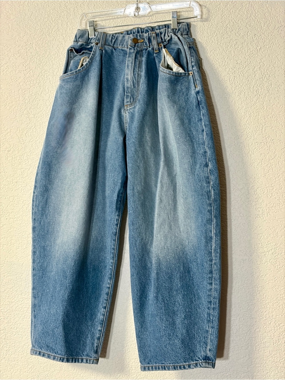 Rentrayage Women’s Silverlake Elastic Waist Light Wash Jeans With Patch Pocket — image 5 of 8